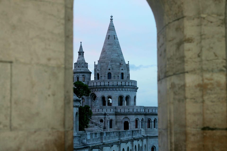 BloodThirsty Hungary: Walking tour & Dark Historical Stories - Photo opportunities that actually work at night