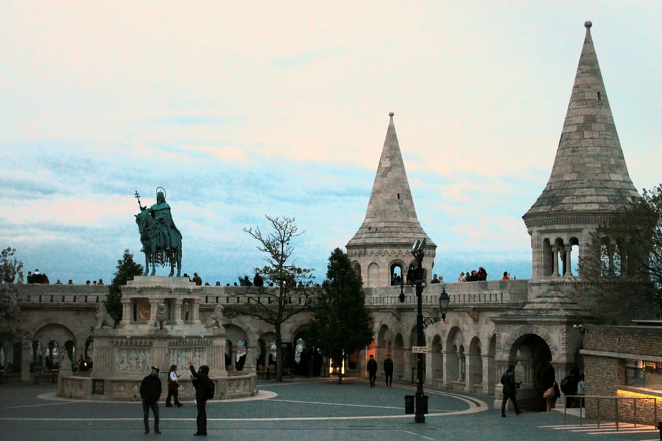 BloodThirsty Hungary: Walking tour & Dark Historical Stories - Meeting at St. Stephen and getting oriented fast
