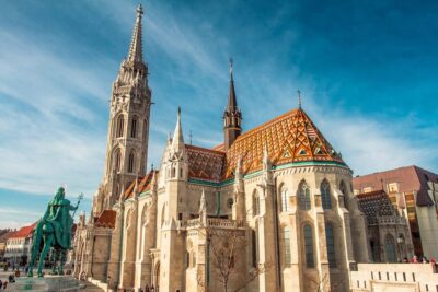 Buda Castle Walking Tour: Fishermans Bastion - Royal Palace - Sándor Palace area: the political side of the view