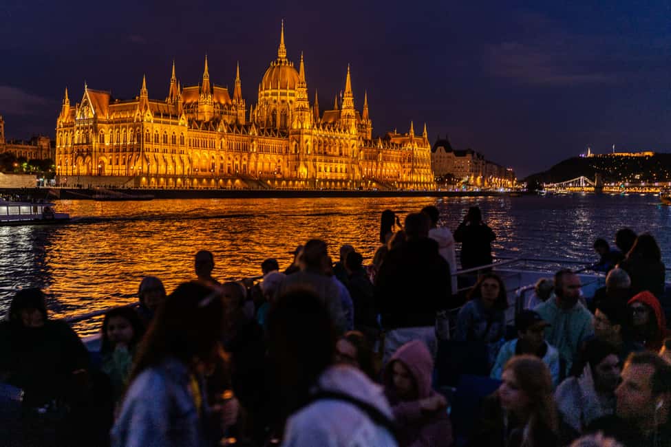 Budapest: 1-Hour Evening Sightseeing Cruise with Drink - Why This One-Hour Danube Cruise Works