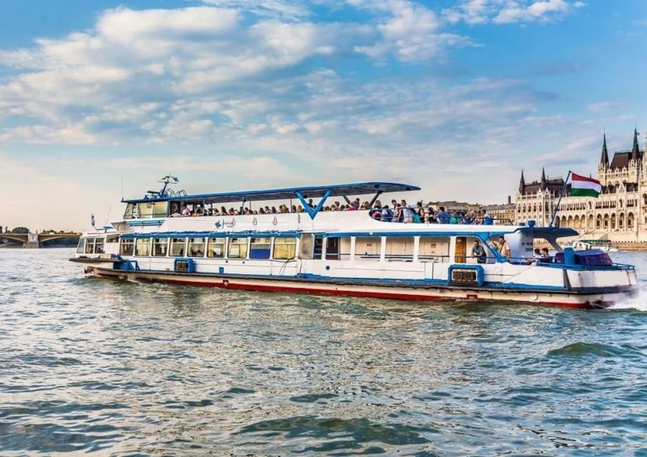Budapest: 3-hour City Tour with Castle Walk + 1-hour Cruise - Guides and drivers: what the tour does best