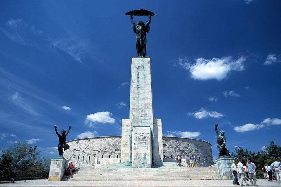 Budapest: 3-Hour Grand City Tour and Castle Walk - Gellért Hill Photo Stop: The View You Came For