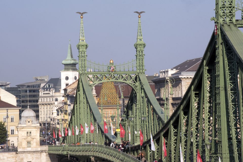 Budapest: 3-Hour Live Guided Sightseeing Tour - Key things that make this tour worth your time