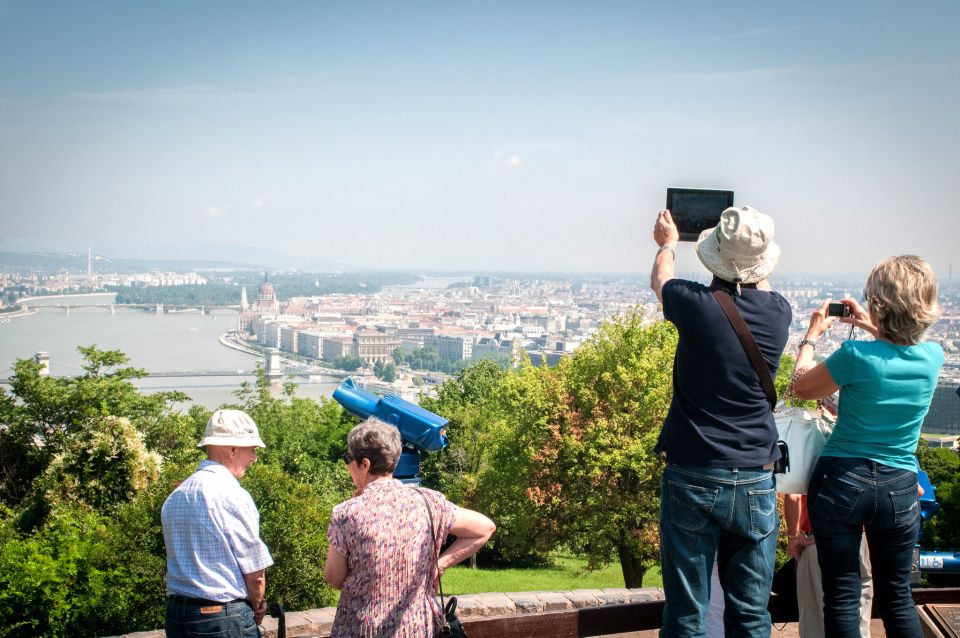 Budapest: 3-Hour Live Guided Sightseeing Tour - Pest highlights: Central Market and the synagogue area