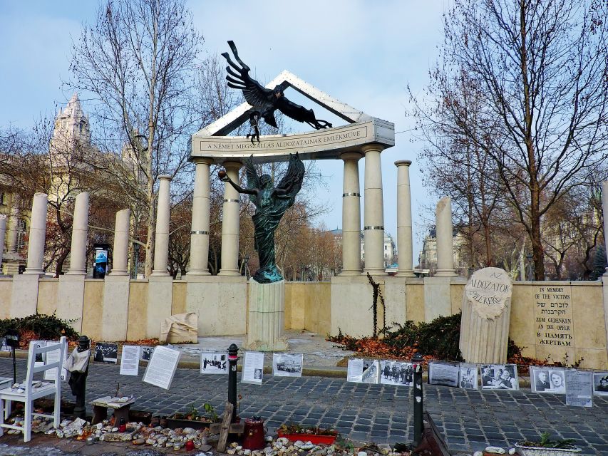 Budapest: 3-Hour Walking Tour About Communism (Small Group) - Starting on Erzsébet Square: where to meet and how to get there