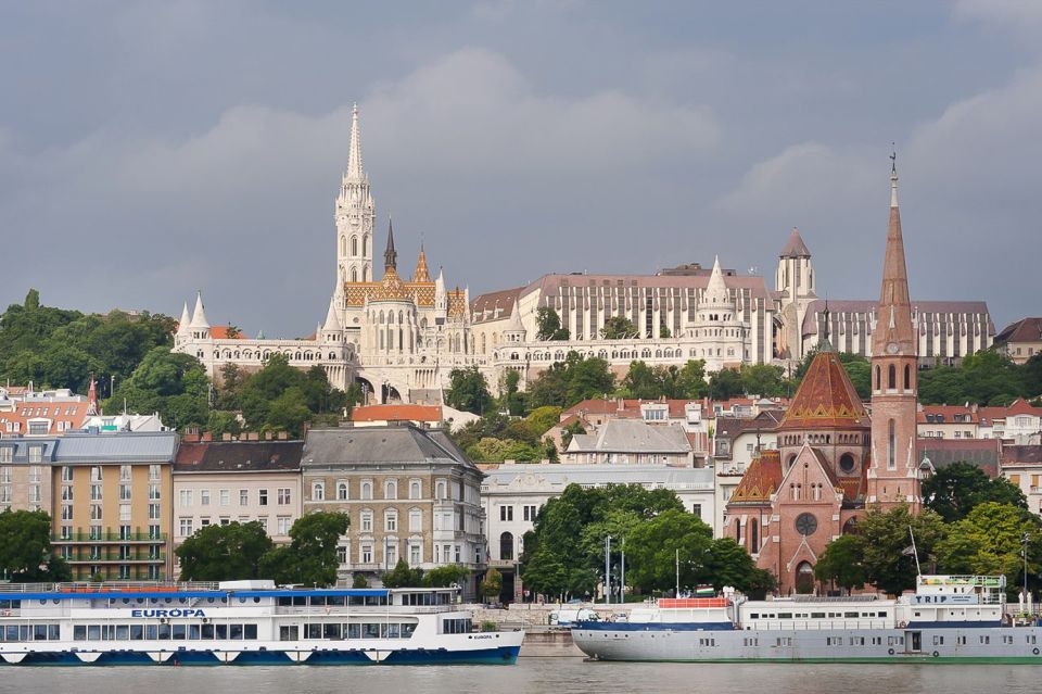Budapest 3-Hour Walking Tour in Italian - Buda Castle Quarter: Fortified Walls and Big-Picture History