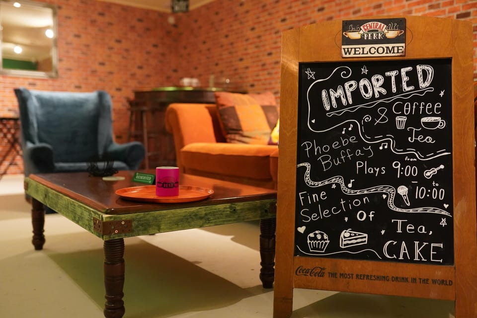 Budapest: 90s Sitcom Escape Room Adventure with Drinks - Why This Budapest 90s Sitcom Escape Room Works in Central Pest