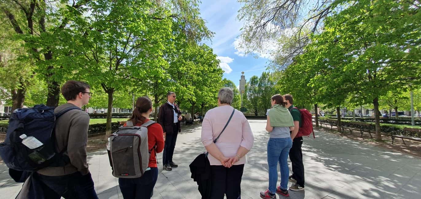 Budapest: Best of Downtown and Jewish Quarter Tour - St. Stephen’s Basilica Outside: A Monument You Can Read With the Guide’s Cues
