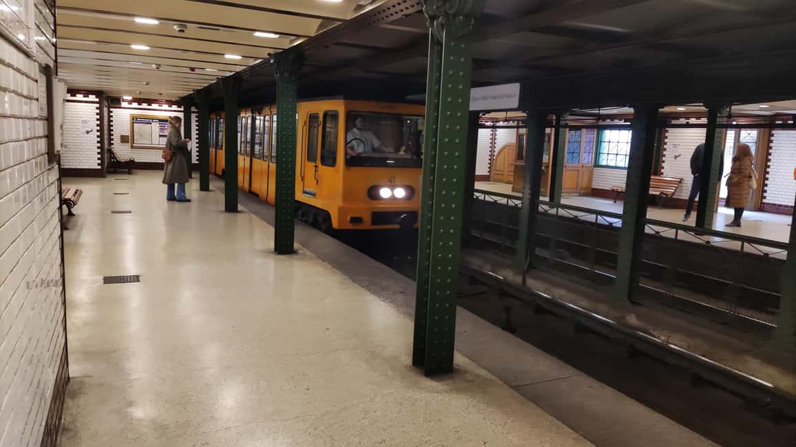 Budapest: Best of Downtown and Jewish Quarter Tour - The 1890s Downtown Sweep: National Bank and Postal Savings Bank for People Who Like Details