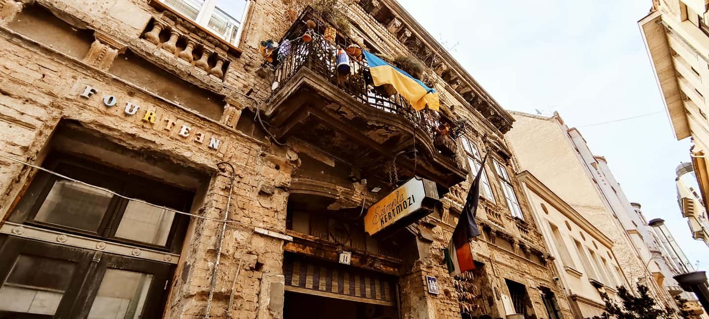 Budapest: Best of Downtown and Jewish Quarter Tour - Kazinczy Street to Szimpla Kert: Turn the Tour Into Food and a Late-Snack Plan