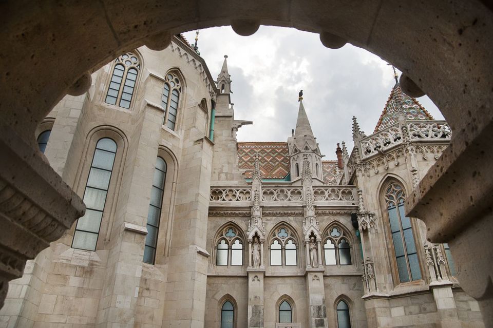 Budapest: Buda Castle Walking Tour in German - Why the Buda Castle District hits different on foot
