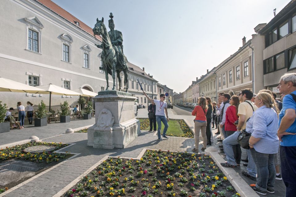 Budapest: Buda Walking Tour - Danube panoramas and a finale across to the Houses of Parliament