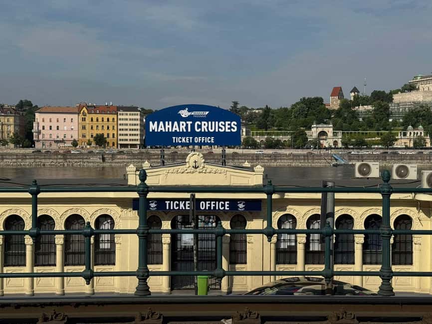 Budapest By Night Sightseeing Cruise - Chain Bridge to Parliament: The First 15 Minutes Are the Money Shot