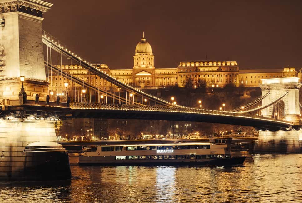 Budapest By Night Sightseeing Cruise - Buda Side Icons: Fisherman’s Bastion, Matthias Church, and Buda Castle