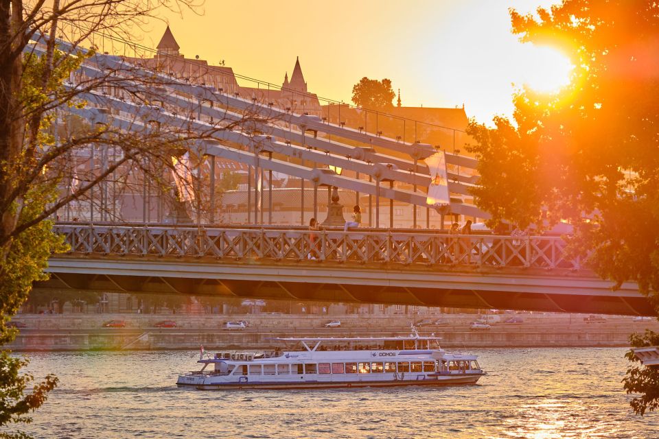 Budapest By Night Sightseeing Cruise - Gellért Hill and Liberty Bridge: Where the River Shows the City’s Layers