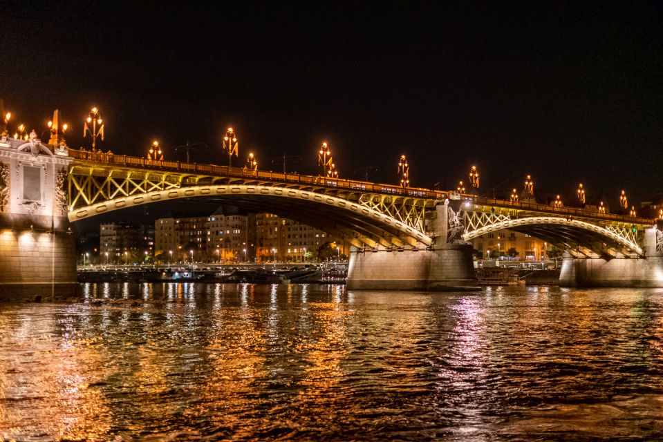Budapest: Candlelit Dinner River Cruise with Live Music - Live music on the Danube: romantic, not overwhelming