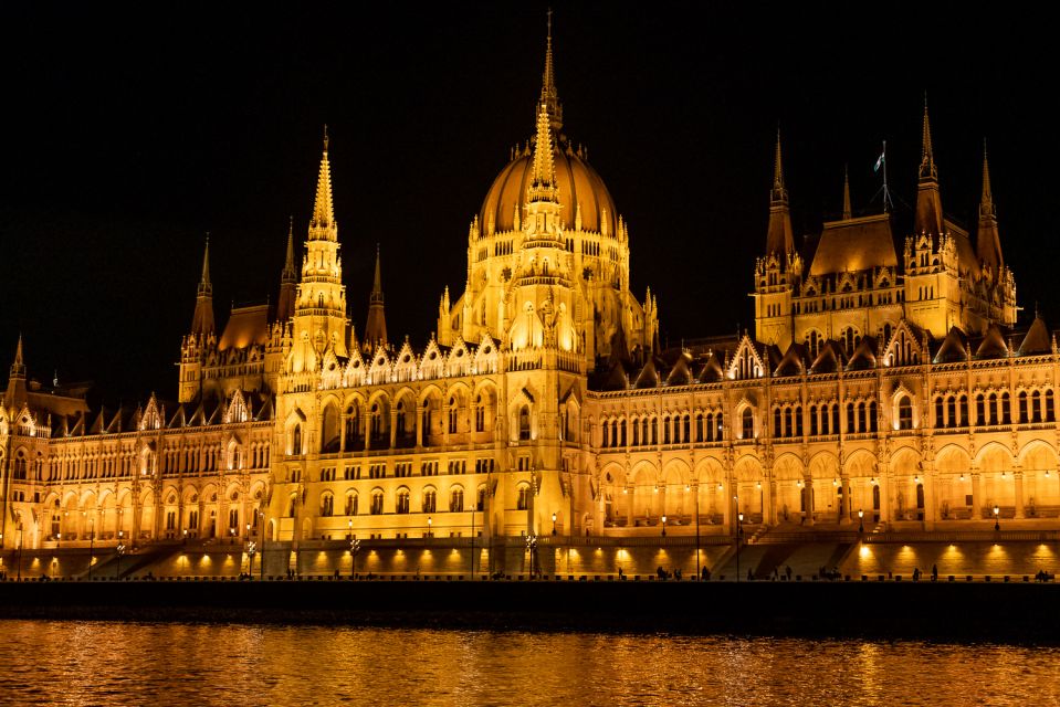 Budapest: Candlelit Dinner River Cruise with Live Music - Seating and photo strategy: how to aim for Parliament, bridges, and castle views