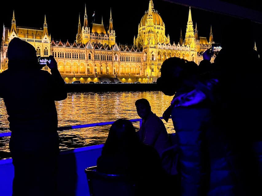 Budapest: City Highlights Cruise with Welcome Drink - The Danube shortcut: why one hour works so well