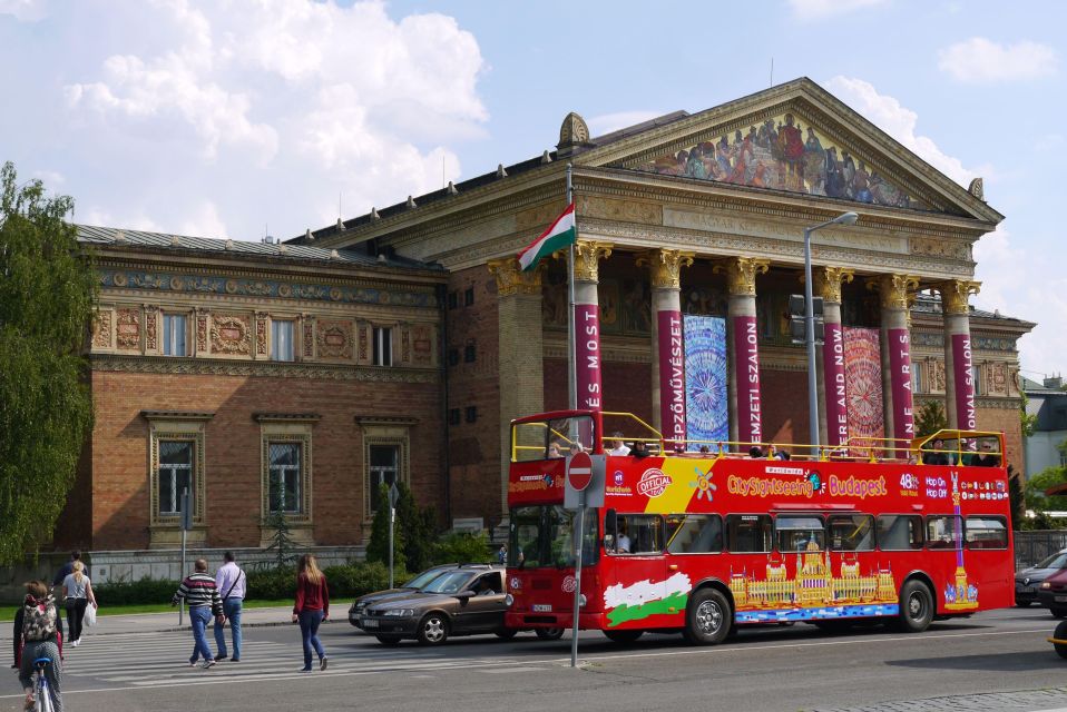 Budapest: City Sightseeing Hop-On Hop-Off Bus Tour & Extras - Comfort, crowding, and small frustrations you should plan for