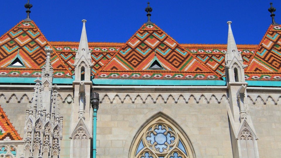 Budapest: Classical Music Concerts in Matthias Church - Arriving at Matthias Church on Castle Hill (Szentháromság tér)