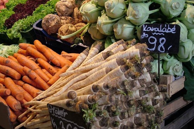 Budapest Culinary & Wine Walk - Guides, group size, and why the vibe stays relaxed