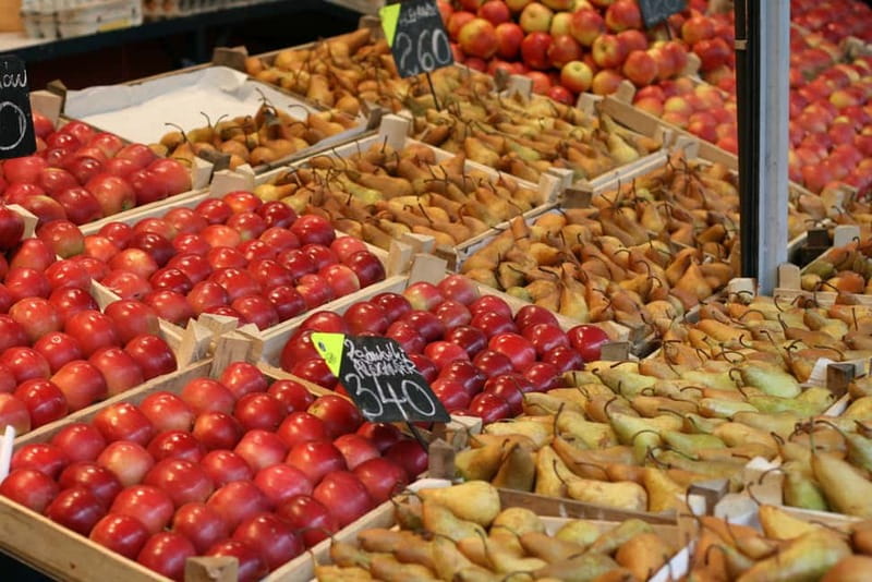 Budapest Culinary & Wine Walk—Budapest’s Signature Food Tour - Hungarian wine tasting: a 3-wine finish from different regions