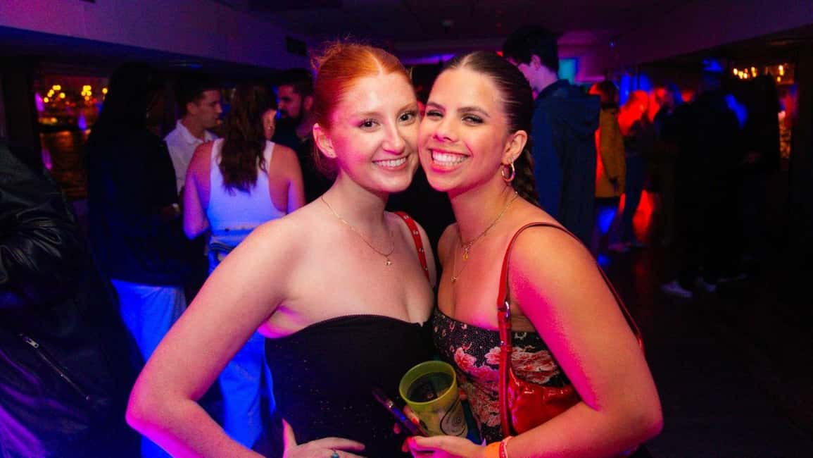 Budapest: Danube Beat Party Cruise with Drink Packages - Onboard Comfort: Cloakroom, Water, and Photographer Timing