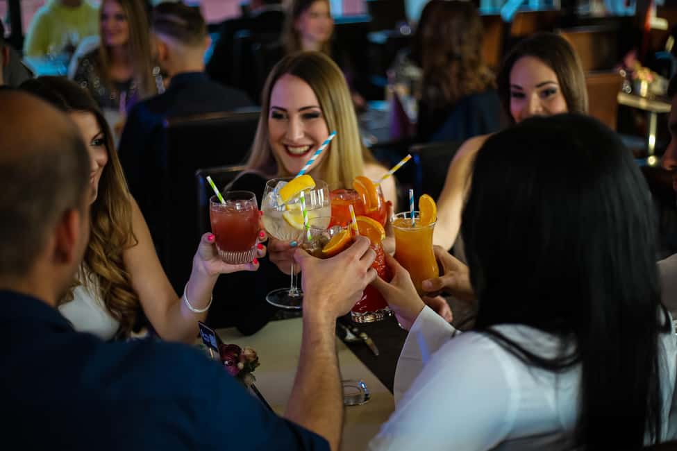 Budapest: Danube Cruise with Folk Dancing and Drinks - Buda Castle and Gellért Hill by Night: The Scenic Credits Keep Rolling