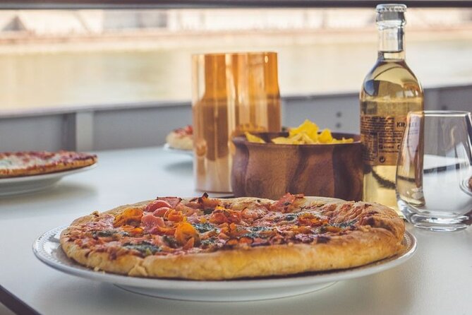 Budapest Danube Pizza Cruise with Welcome Drink - The House of Parliament: the skyline star