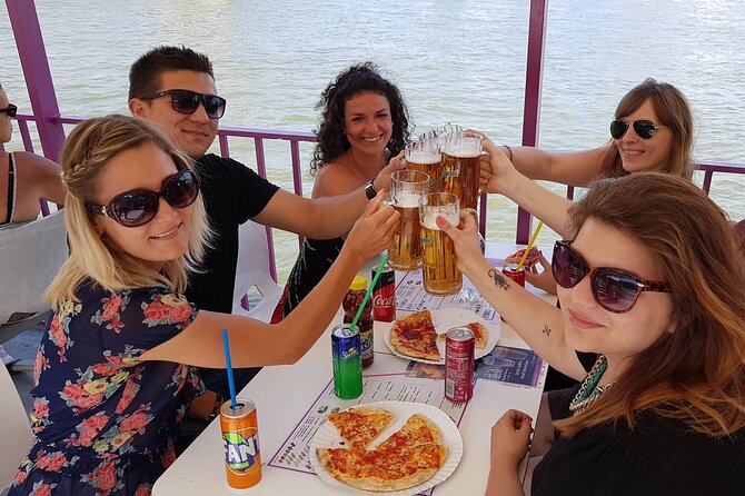 Budapest Danube Pizza Cruise with Welcome Drink - Elizabeth Bridge, Gellért Hill views, and Liberty Bridge angles