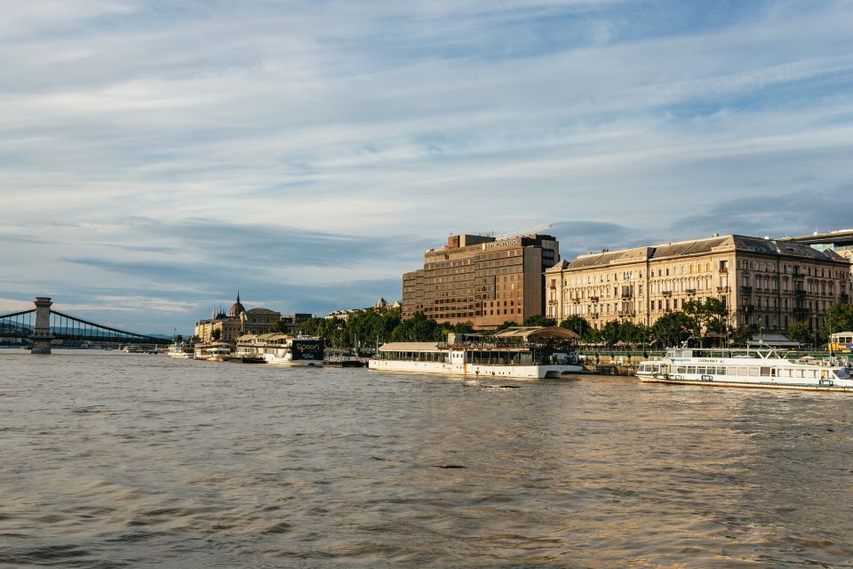Budapest: Danube River City Lights Express Cruise - Staff, Service, and the Human Touch