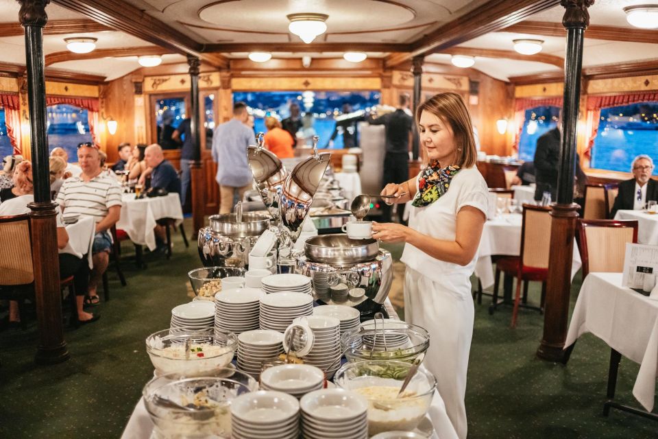 Budapest: Danube River Cruise with Dinner and Prosecco - Getting the Most From Your Seat: Photos, Music, and Visibility