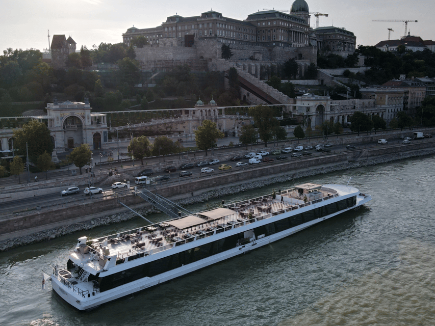 Budapest: Dinner Cruise with Live Music and Unlimited Drinks - The 2.5-Hour Flow: What Happens During the Cruise