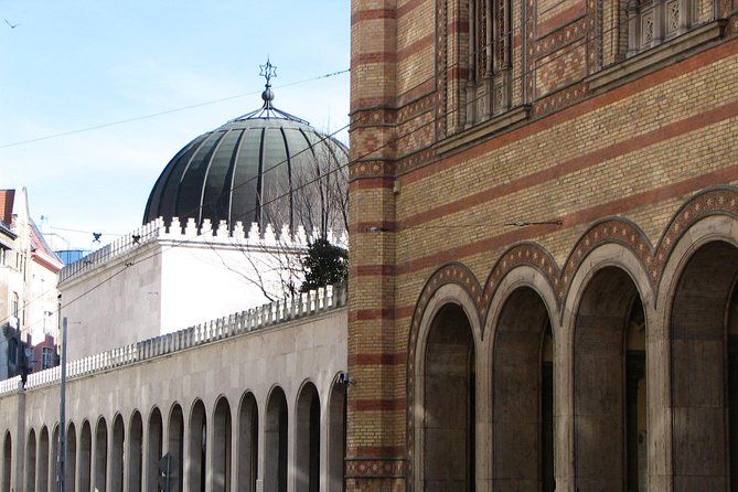 Budapest Dohany, Heroes', Rumbach synagogues & Jewish Ghetto Tour - Dob Street and Kazinczy Street: ghetto-era geography meets Orthodox today