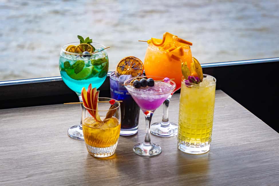 Budapest: Downtown Budapest Cocktail Cruise - Price and what you actually get for your money