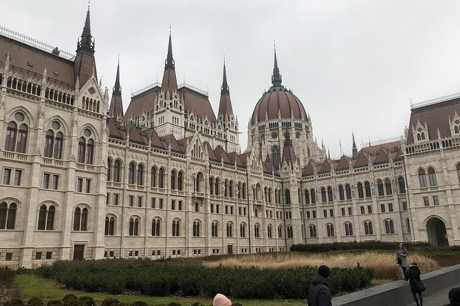 Budapest Essentials Private Tour Highlights and Hidden Gems - Gresham Palace: Quick Art Nouveau Inside Look (But Know the Ticket Situation)