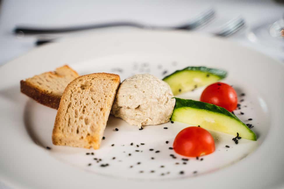 Budapest: Evening Cruise and Dinner with Welcome Drink - Should You Book This Budapest Dinner Cruise?