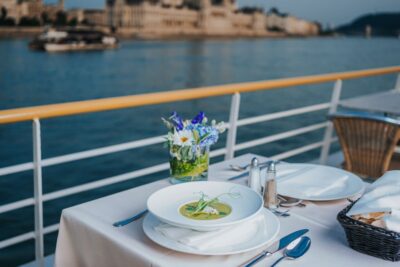 Budapest: Evening Cruise and Dinner with Welcome Drink - Food and Drinks: What Your 4-Course Dinner Actually Delivers