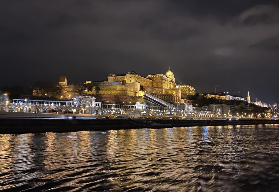 Budapest: Evening Cruise and Dinner with Welcome Drink - Getting There and Choosing Your Best Seat