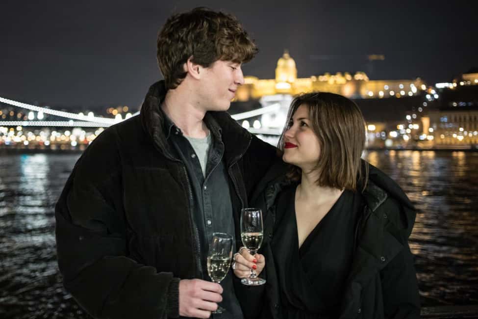 Budapest: Evening Cruise including Drinks and Live Music - Live Hungarian folk music and the cimbalom moment