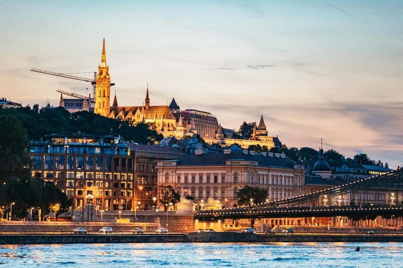 Budapest: Evening Cruise with 4-Course Dinner - Best seats and photo strategy for Budapest at night