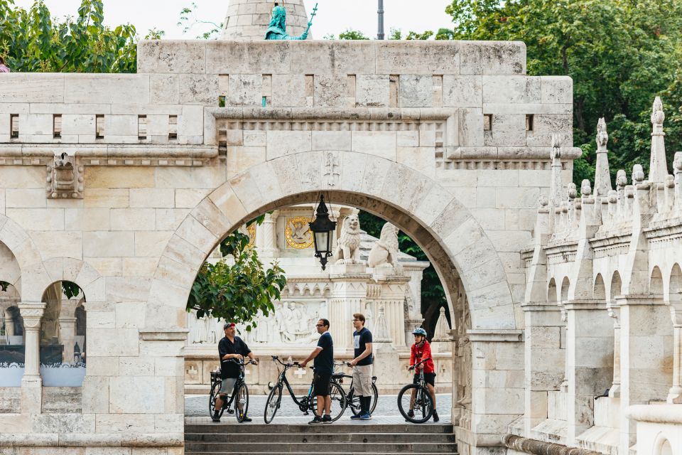 Budapest: Grand Sightseeing Bike Tour - Guide-led value: why $44 feels fair for a 3-hour overview