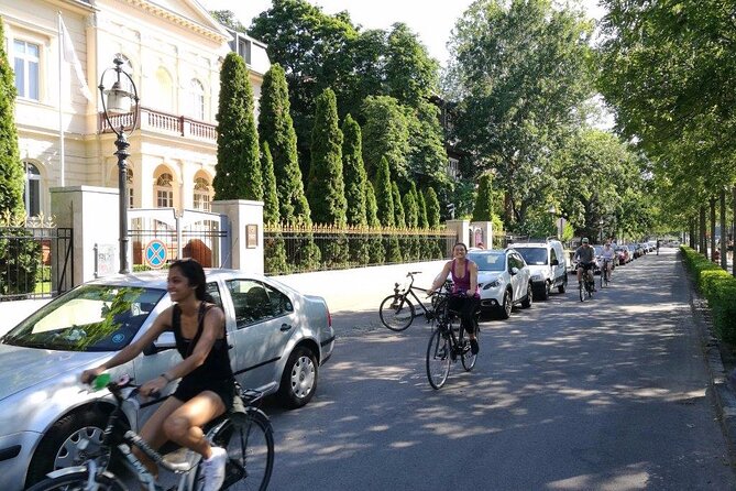 Budapest Highlights Bike Tour with a local guide - Starting at Rumbach Sebestyén u. 10: smooth start, courtyard pickup