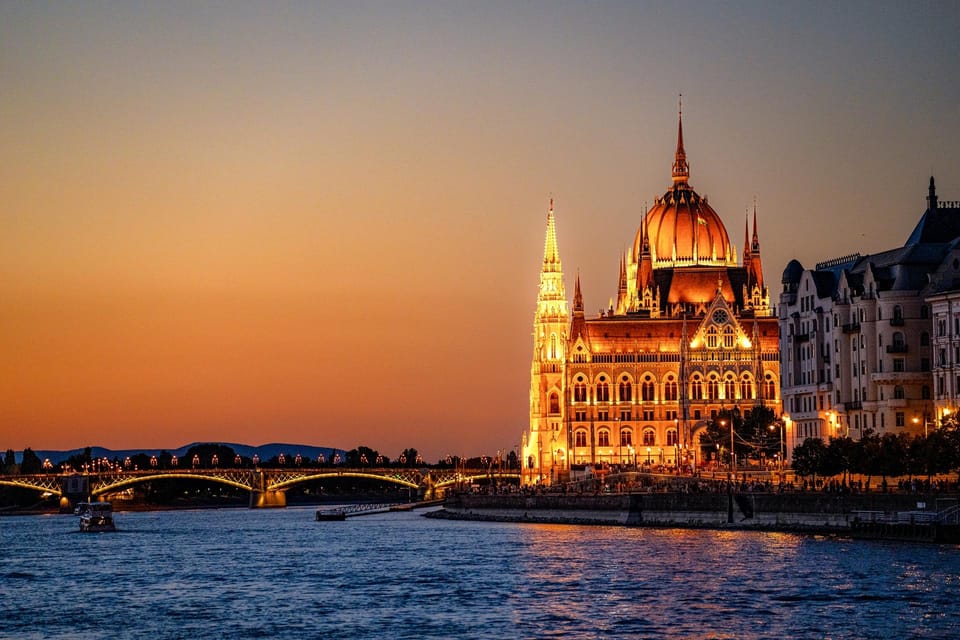 Budapest: Historic Cruise with Welcome Drink - Stop-by-stop: Budapest highlights you’ll glide past in one hour