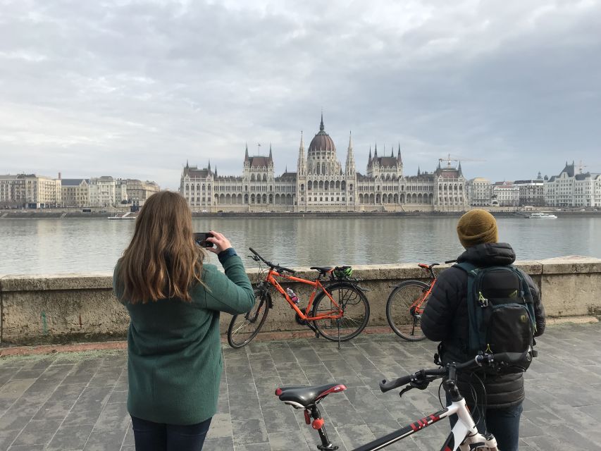 Budapest: Historic Downtown Bicycle Ride with Scenic Views - Key highlights at a glance