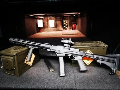 Budapest: Hollywood Gun Range Shooting Package - Finding the place: Holló u. 6, street entrance, and the quick meetup rhythm