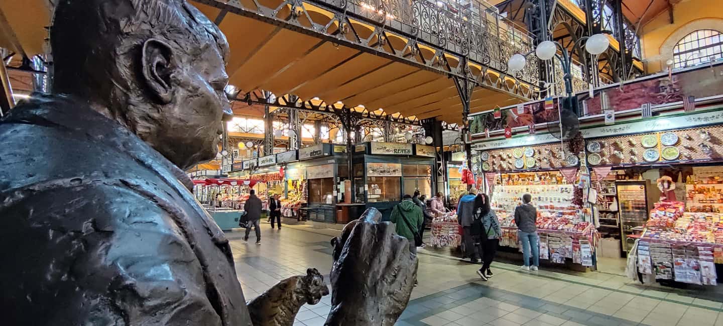 Budapest: Hungarian Cuisine in the Market Hall (german) - Central Market Hall: the smartest place to start Hungarian food