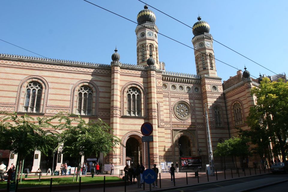 Budapest: Jewish Heritage Guided Tour with Synagogue Ticket - Dohány Street Synagogue: where the building does the talking