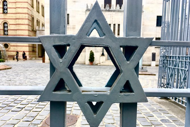 Budapest Jewish Heritage: Synagogues, Shoes, Secrets & Flódni - Shoes on the Danube Bank: how to face a memorial without rushing