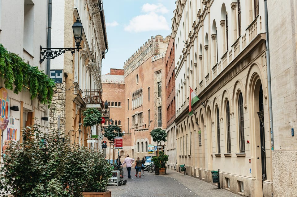 Budapest: Jewish History Guided Walking Tour with Historian - Key things that make this tour worth your time